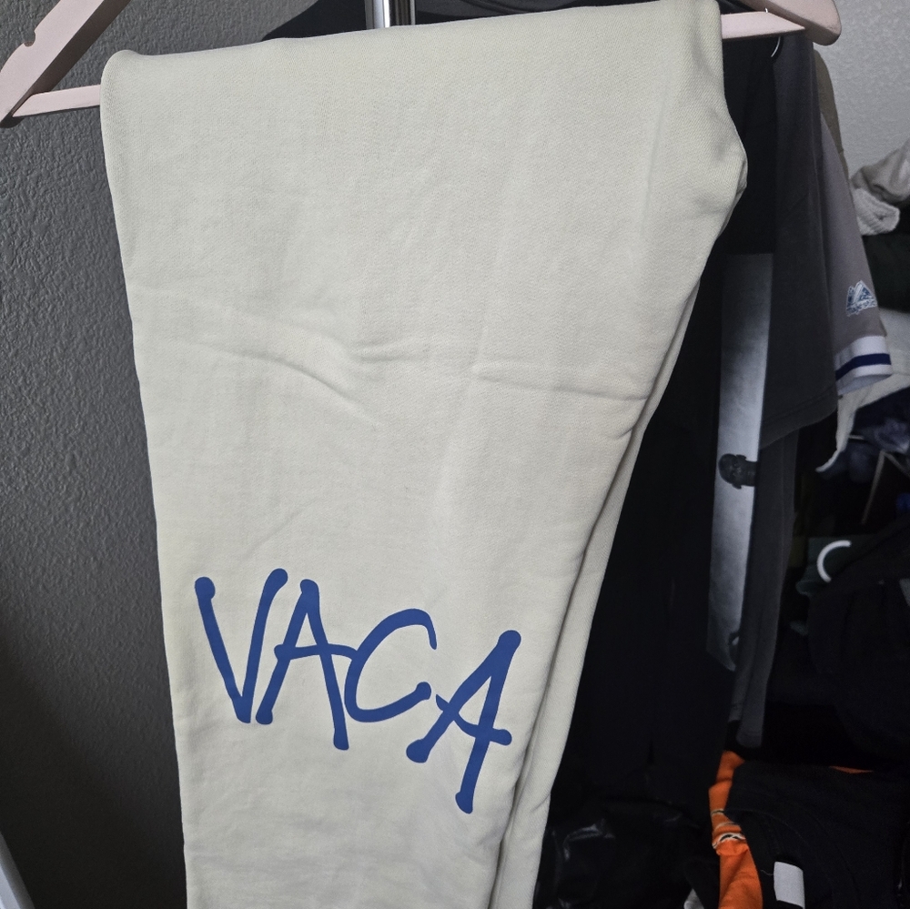 Stussy x No Vacancy Inn - Picture 5 of 5